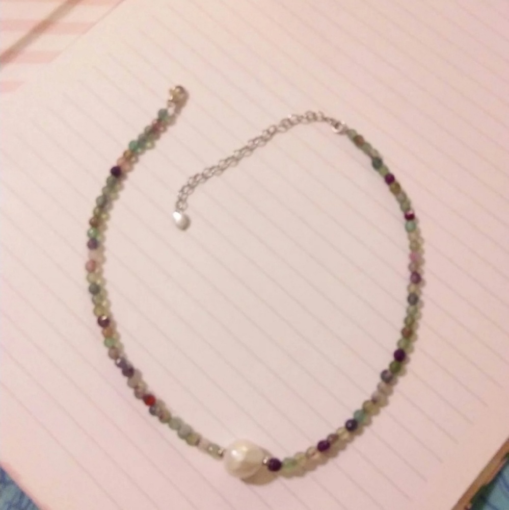 Multicolored bead choker feat. cultured pearl